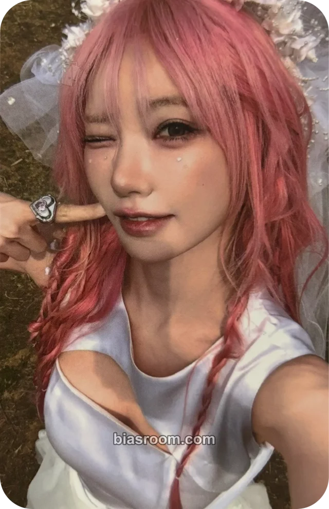 Magenta QWER CEREMONY K-pop photocard