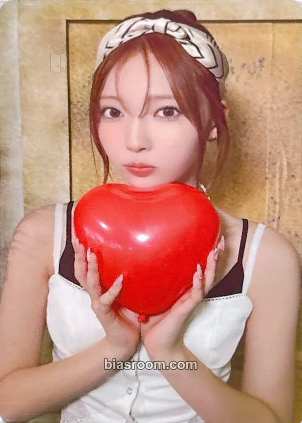 Mayuka LOVE LINE Photocard - NiziU - NiziU K-pop photocard