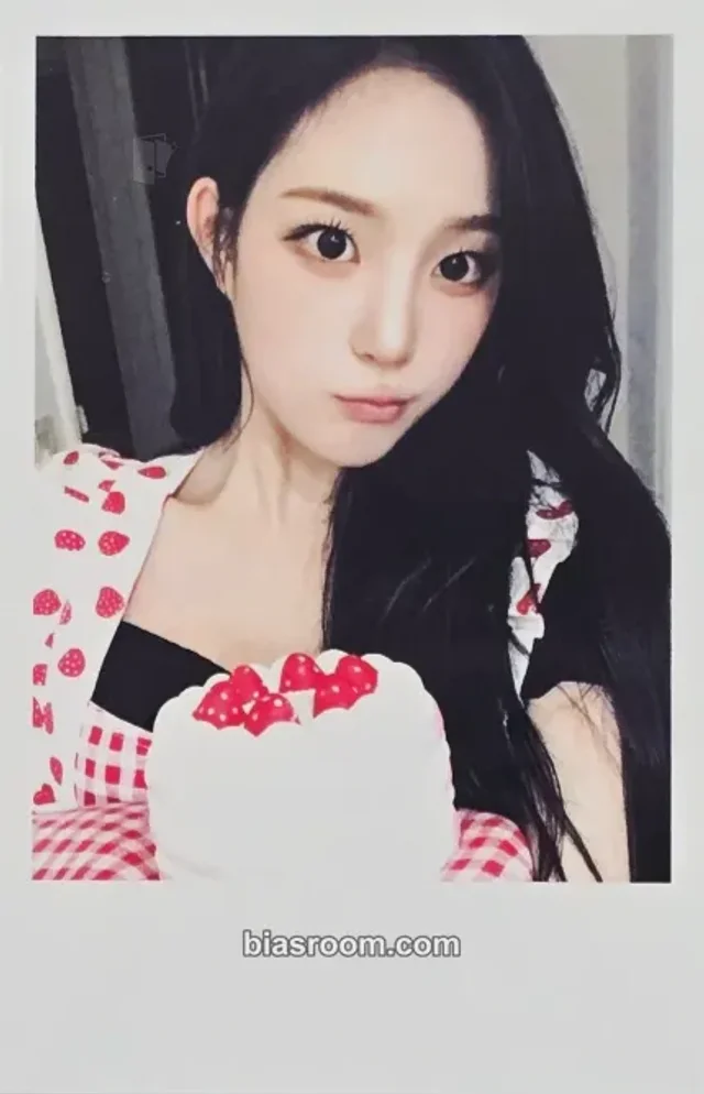 tripleS - Jiyeon - LOVE&POP pt.1 Album beatroad video call/fancall polaroid