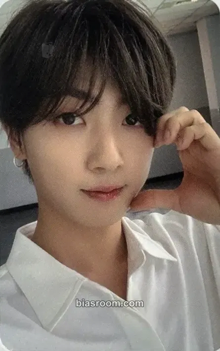 Kanghyun STUDIO WE: Recording 3 Photocard - ONEWE - ONEWE K-pop photocard