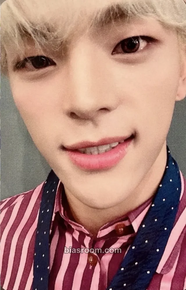 Kim Woojin - Kim Woojin - The Moment: 未成年, A Minor Album video call/fancall everline round 4