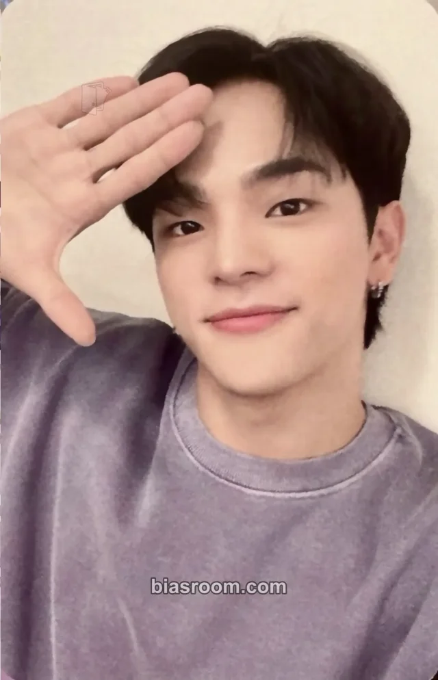 Kim Woojin - Kim Woojin - The Moment: 未成年, A Minor Album video call/fancall everline round 13