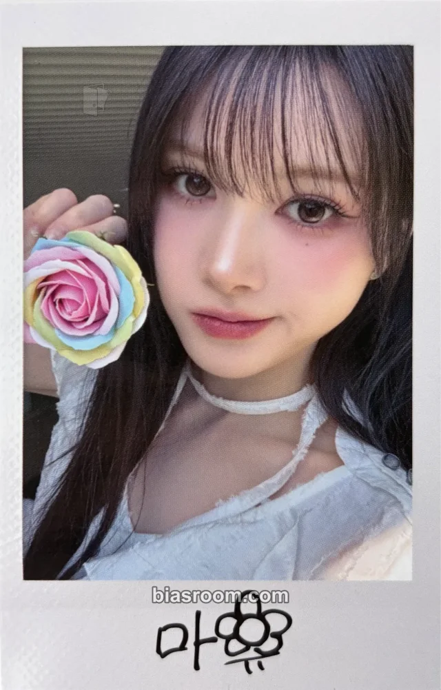 tripleS - Mayu - LOVE&POP pt.1 Album week 1 broadcast polaroid