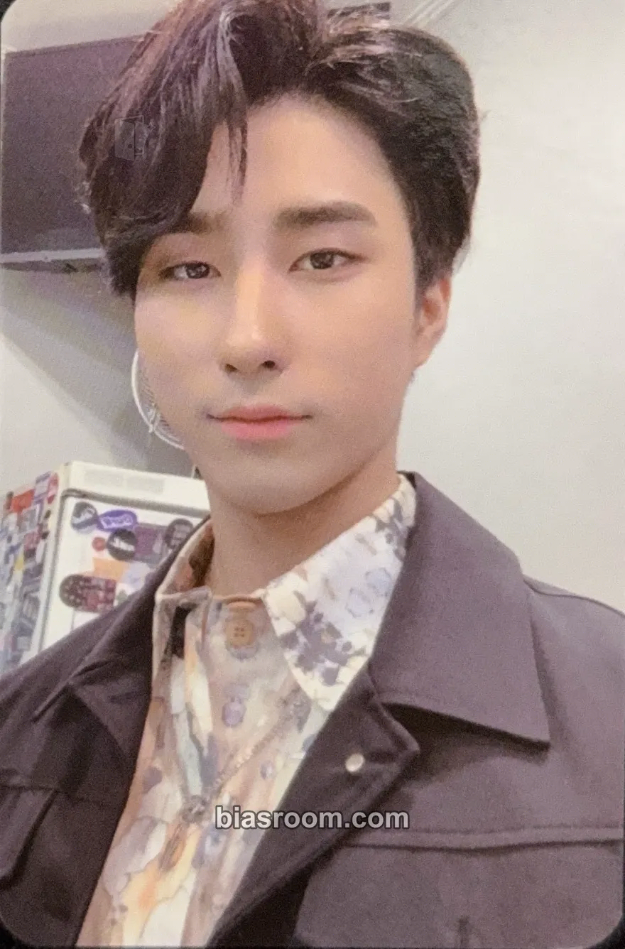 Harin STUDIO WE: Recording Photocard - ONEWE - ONEWE K-pop photocard