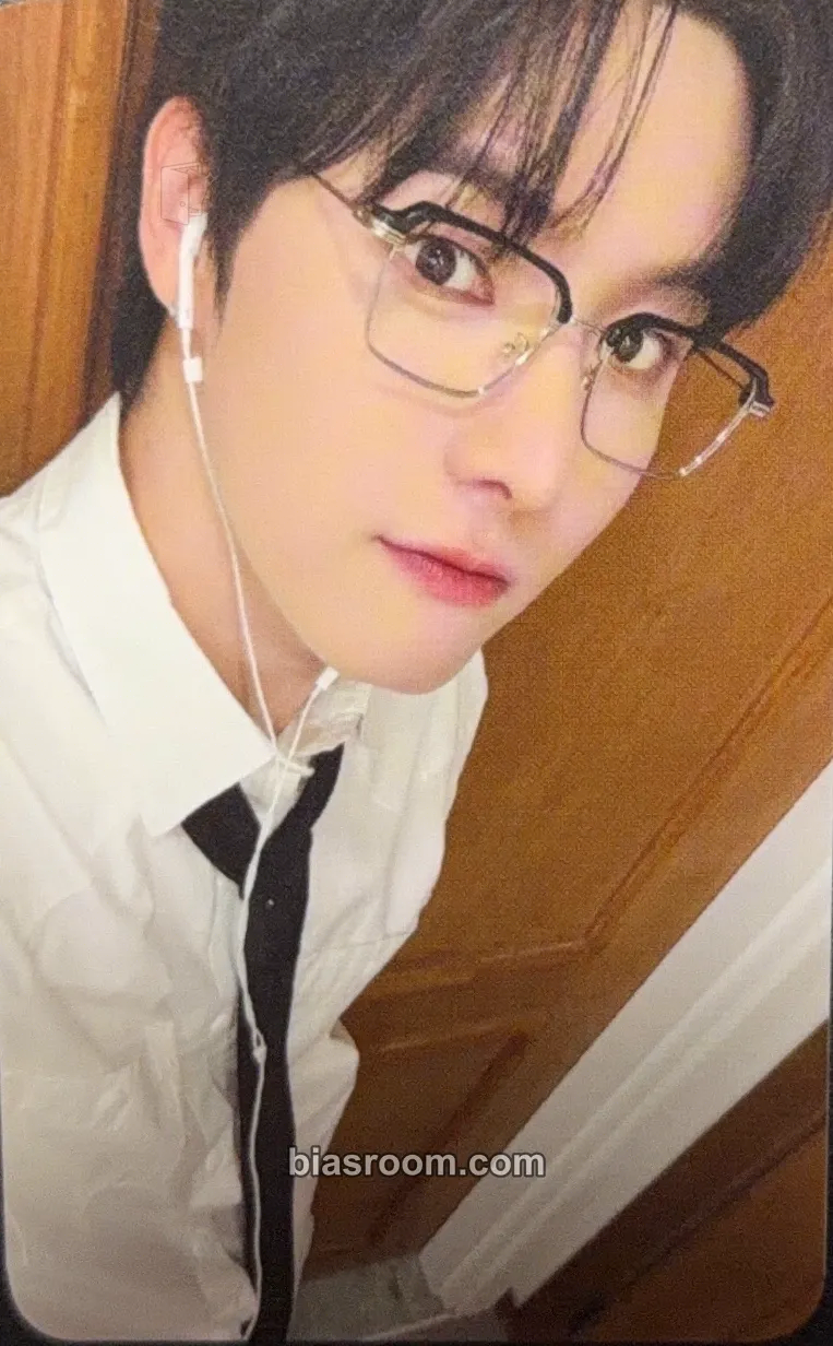 Yonghoon 面 : Unknown Atlas Photocard - ONEWE - ONEWE K-pop photocard