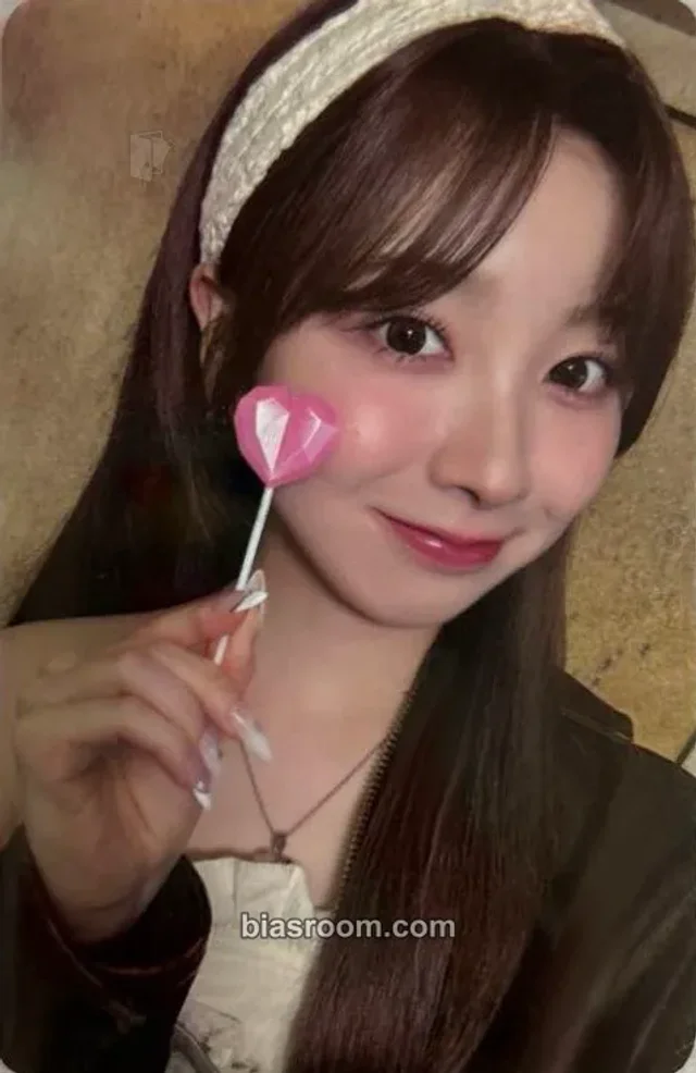 NiziU - Miihi - LOVE LINE Album merch photocard bracelet