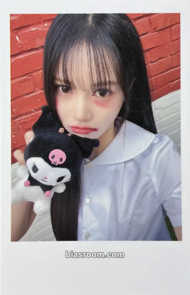 tripleS - Mayu - Assemble25 Album broadcast polaroid