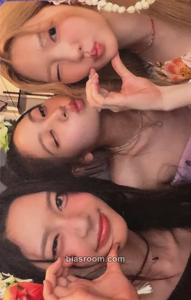 TUIDE - Jia & Seah & Seohee - TUNE & PLAY Album album photocard retail exclusive we tune version