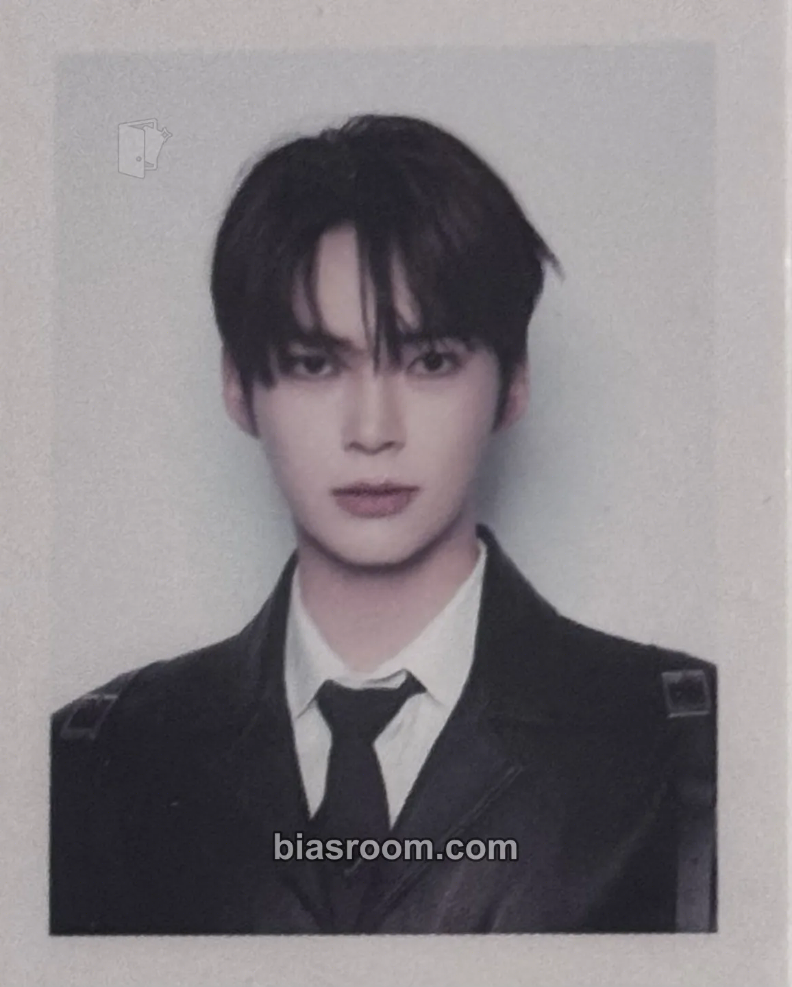 Hanbin 2026 Seasons Greetings ‘(0_1) World’ Photocard - ZEROBASEONE - ZEROBASEONE K-pop photocard