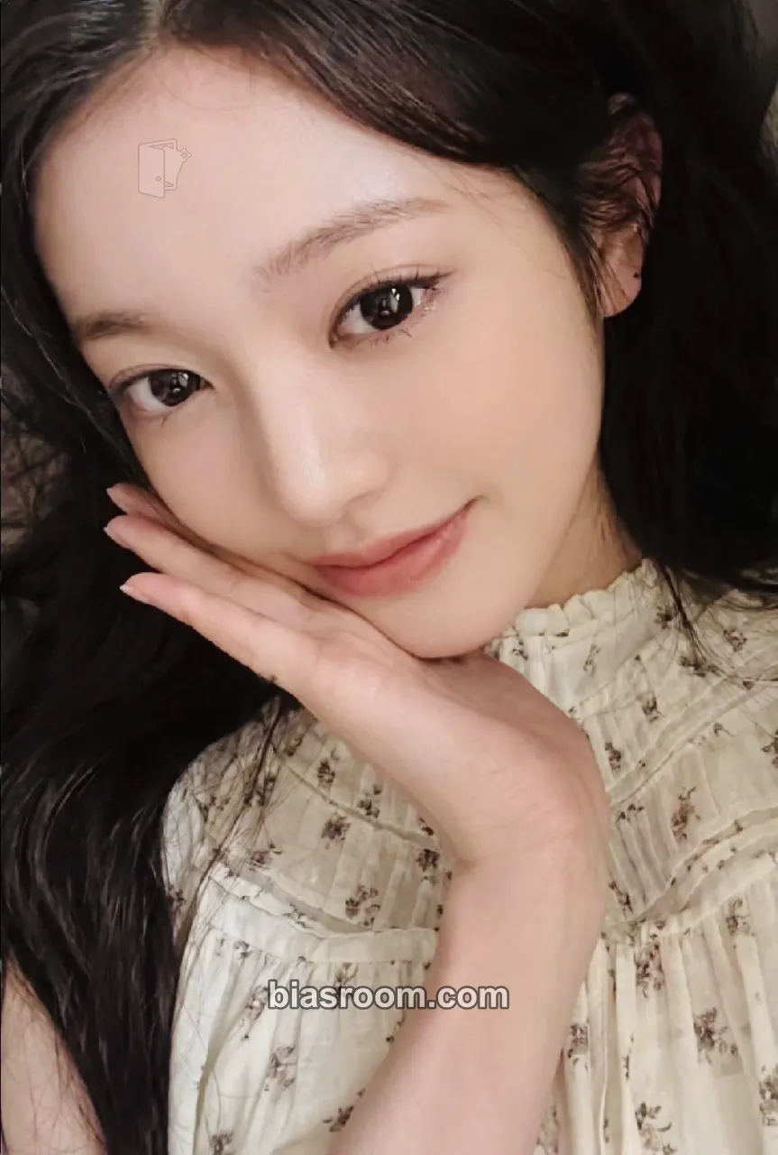 Wonyoung AN-YOUNG: ANYUJIN x JANGWONYOUNG Media Exhibition Photocard - IVE - IVE K-pop photocard
