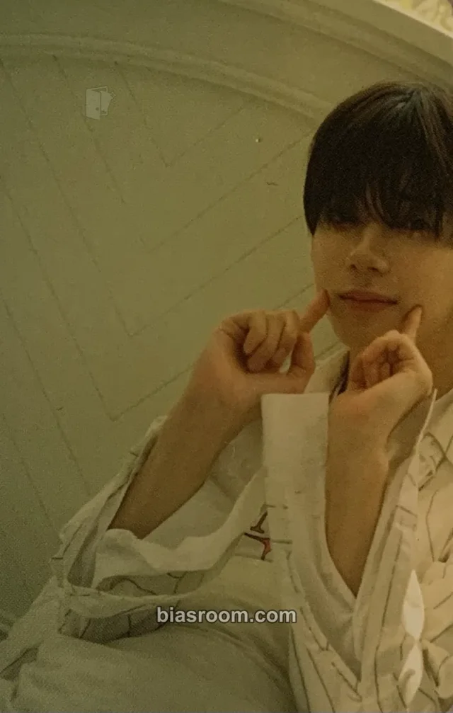 Yechan Omega X 3rd anniversary  K-pop photocard