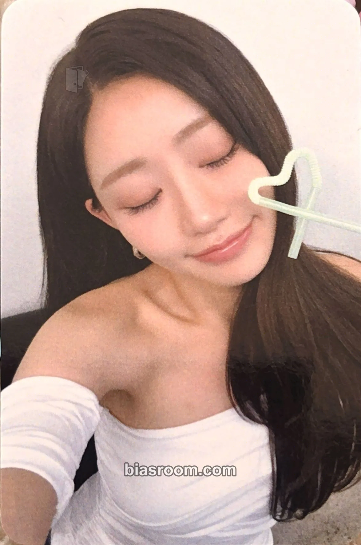 Julie Who Is She Photocard - KISS OF LIFE - KISS OF LIFE K-pop photocard