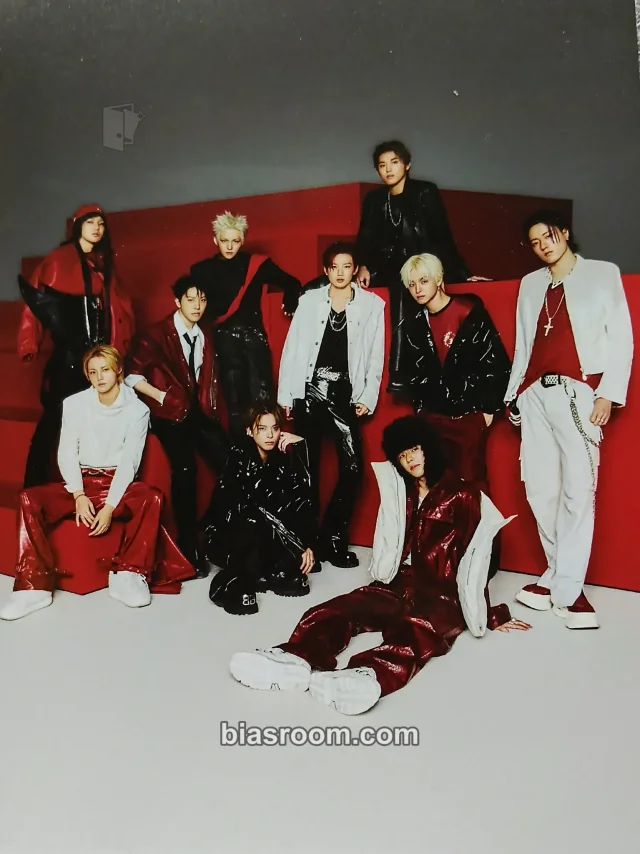 TREASURE - New Wav Album red version album inclusion postcard