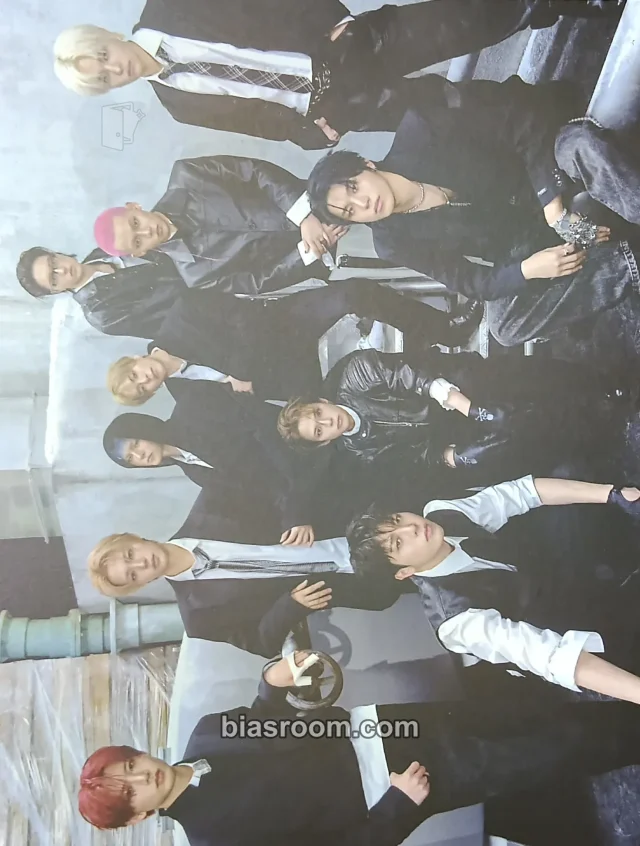 TREASURE - New Wav Album album inclusion ice version postcard