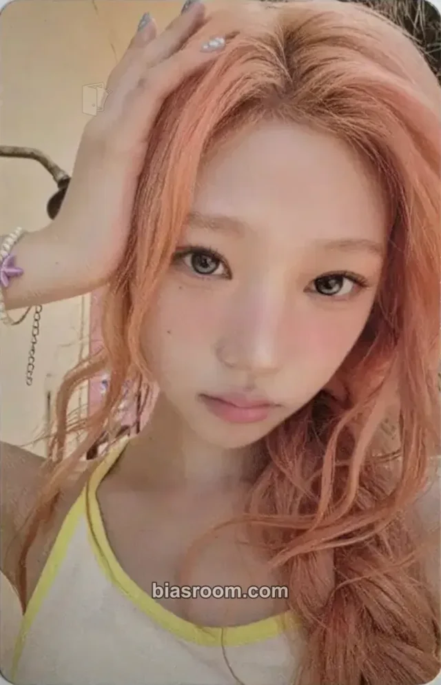 Hearts2Hearts - Stella - Lemon Tang Album merch photocard bag