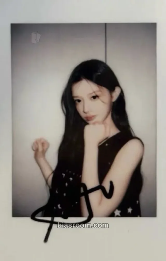 ILLIT - Minju - MAMIHLAPINATAPAI Album withfans / yizhiyu (yzy) round 7 polaroid winner benefit printed signature video call/fancall