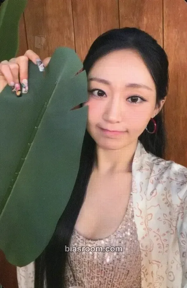 Julie KISS OF LIFE SWEAT (Japanese ep) K-pop photocard