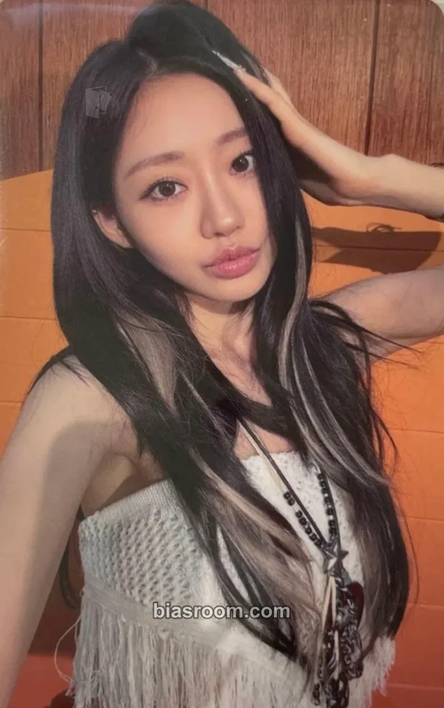 Julie KISS OF LIFE SWEAT (Japanese ep) K-pop photocard