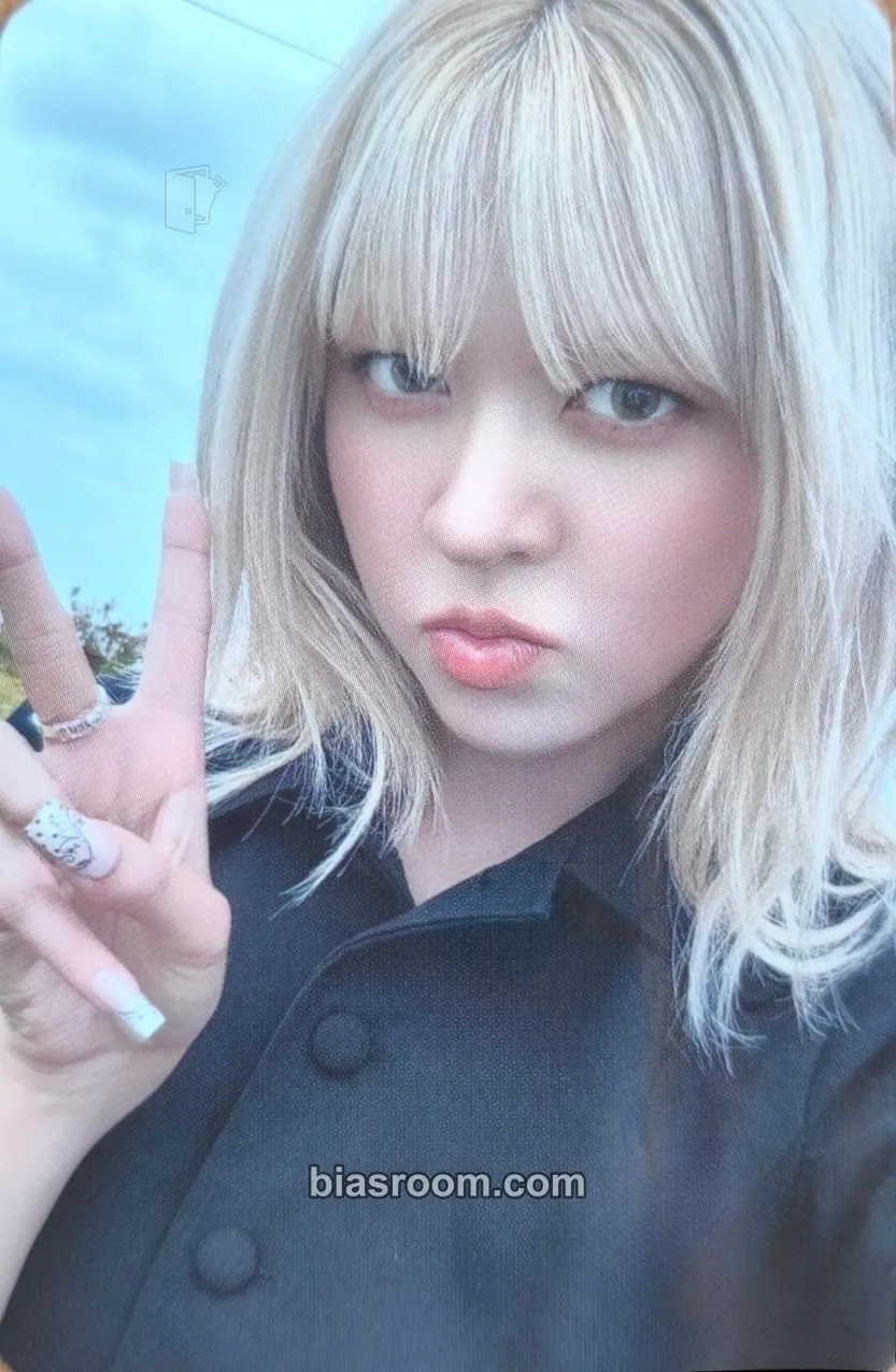 Lily Heavy Serenade Photocard - NMIXX - NMIXX K-pop photocard