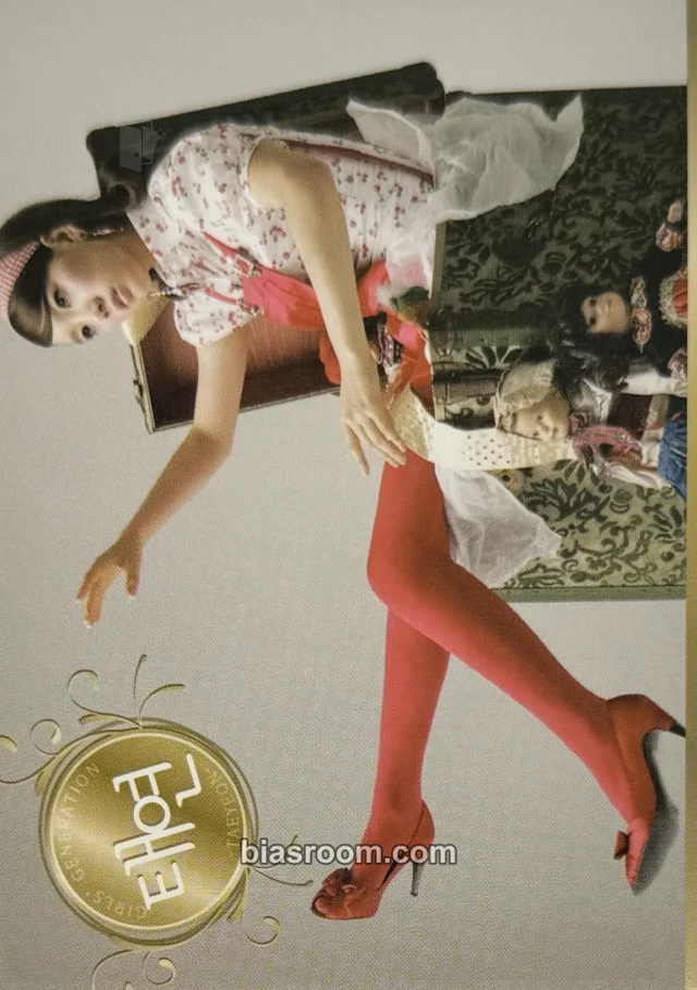 Girls' Generation - Taeyeon - Girls' Generation Star Collection Cards Other checkered version season 1 holographic (hologram) star collection card non-standard size