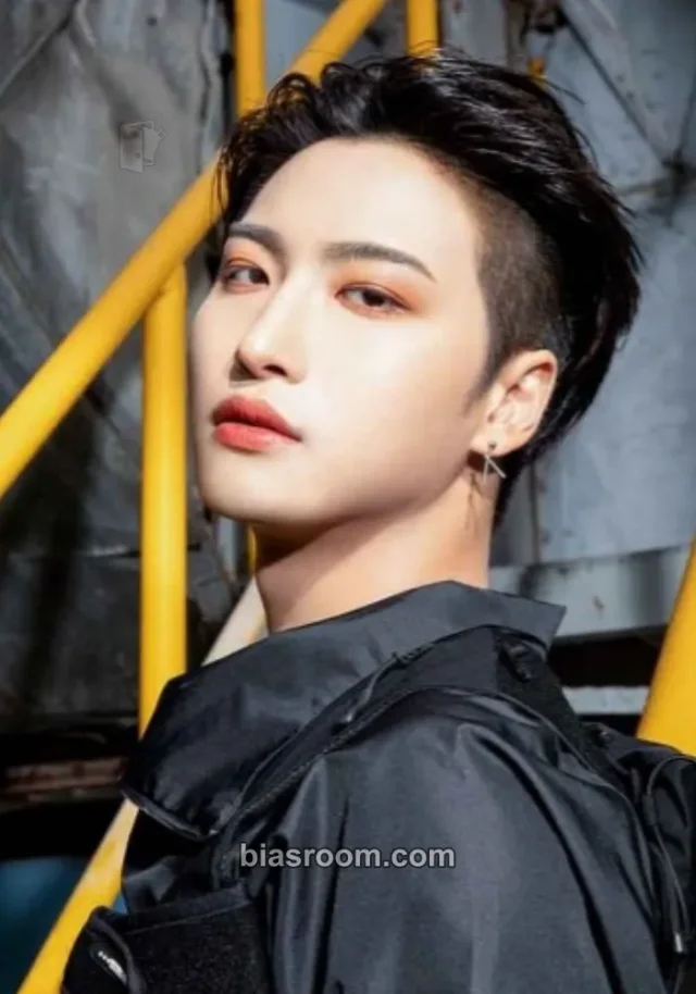 ATEEZ - Seonghwa - THE WORLD EP.1 : MOVEMENT Album wonderwall lucky draw (LD) round 2 item set postcard concept version
