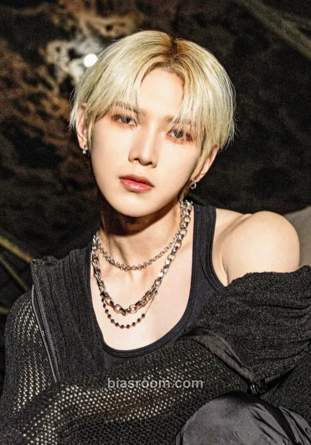 ATEEZ - Yeosang - THE WORLD EP.1 : MOVEMENT Album wonderwall lucky draw (LD) round 2 item set postcard concept version