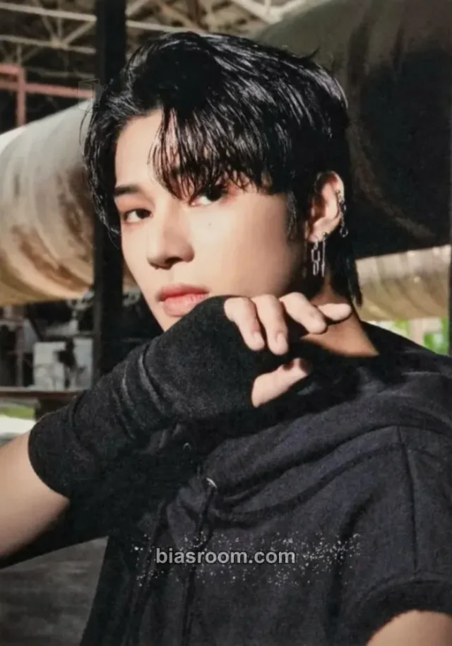 ATEEZ - Wooyoung - THE WORLD EP.1 : MOVEMENT Album wonderwall lucky draw (LD) round 2 item set postcard concept version