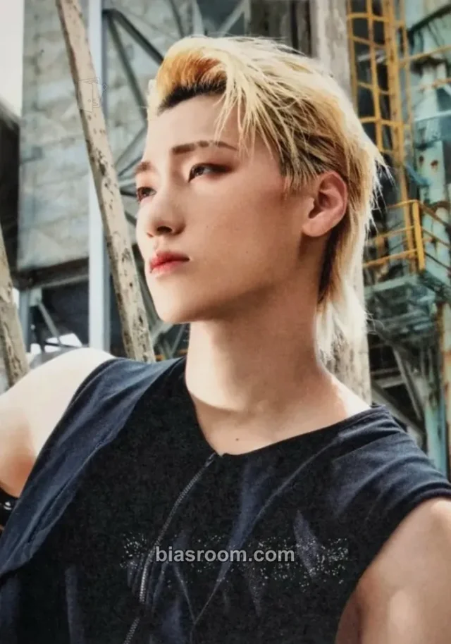 ATEEZ - San - THE WORLD EP.1 : MOVEMENT Album wonderwall lucky draw (LD) round 2 item set postcard concept version