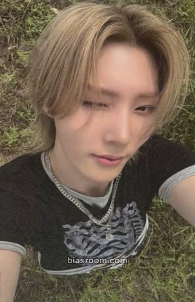 hrtz.wav - Riaan - The Second Wave : MOMENTUM Album album photocard evening festival version