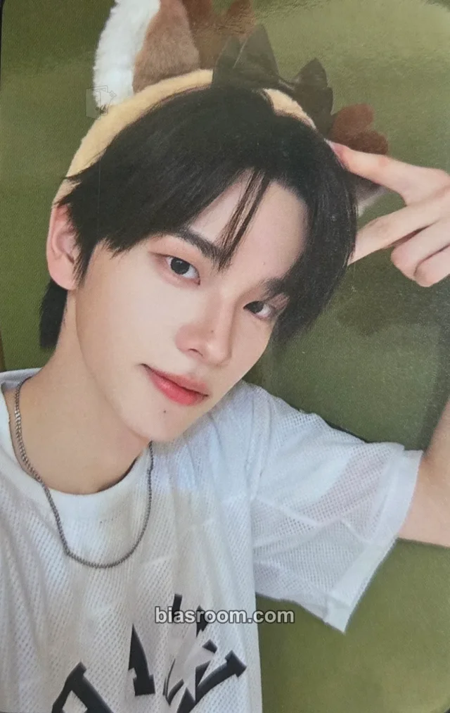 TWS - Shinyu - play hard Album withfans / yizhiyu (yzy) ar card lucky draw (LD) compact version