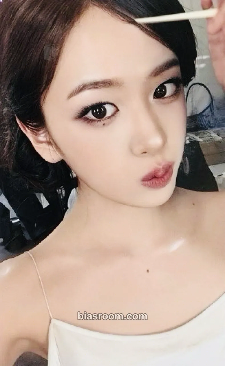 Yujin AN-YOUNG: ANYUJIN x JANGWONYOUNG Media Exhibition Photocard - IVE - IVE K-pop photocard
