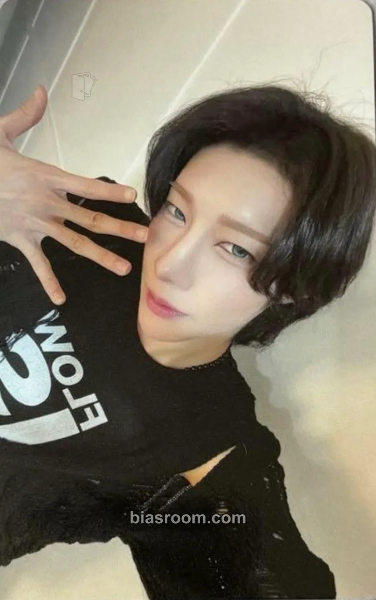 Rui Type of X 1st Fanmeeting Photocard - XLOV | Bias Room