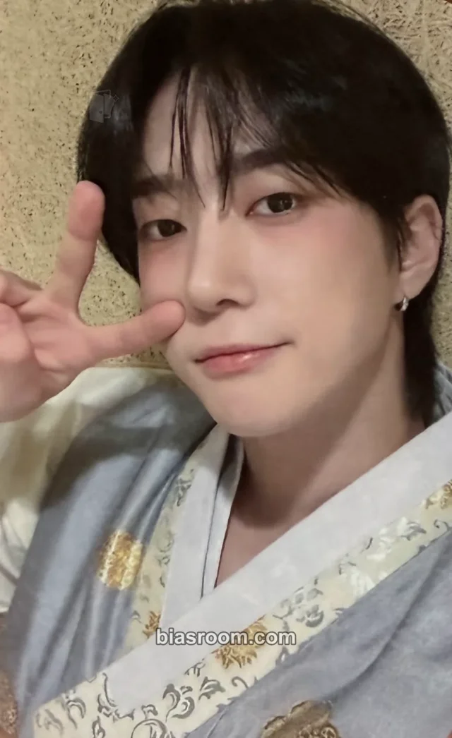 ONE PACT - Jongwoo (Ze:U) - Moment Album flnk winner benefit