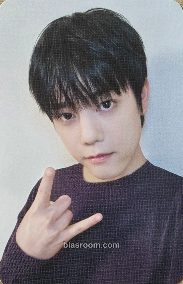 N.Flying - Hun - 2025 World Tour &Con: Full Circle Event encore merch photocard metal badge