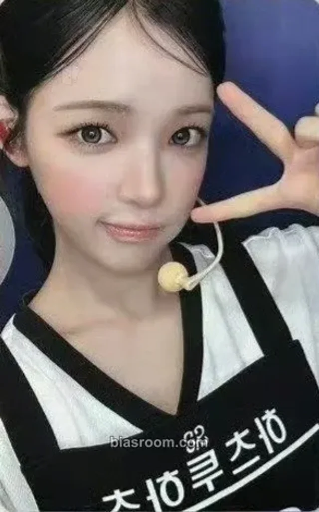 Yuha Photocards (Hearts2Hearts) | Bias Room