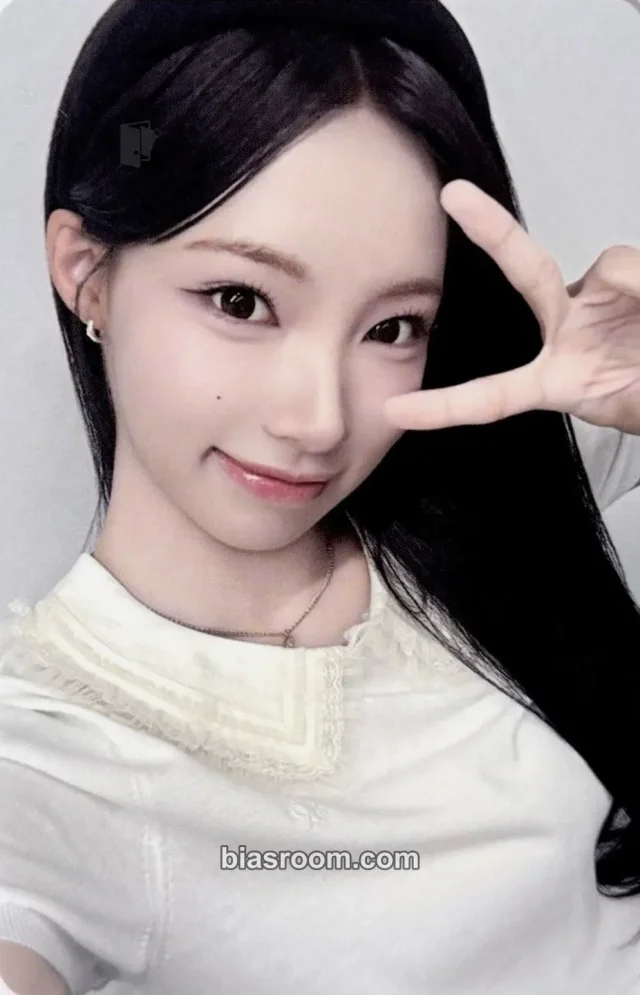 RESCENE - Woni - Scent Archive - MEMORIES OF RESCENE POP-UP Event pop-up merch photocard purchase benefit