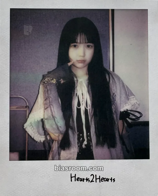 Hearts2Hearts - Ye-on - The Chase Album package version polaroid postcard
