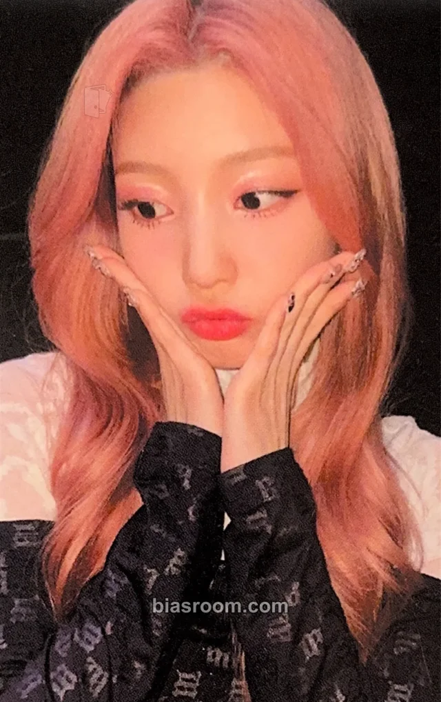 Rocket Punch - Yeonhee - Yellow punch Album everline