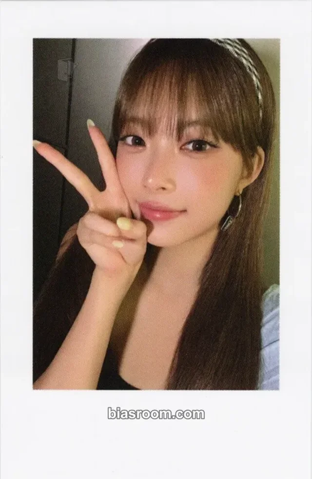 LE SSERAFIM - Hong Eunchae - Made My Night Album pob (pre-order benefit) blue dream media (bdm) chemical night version compact version polaroid