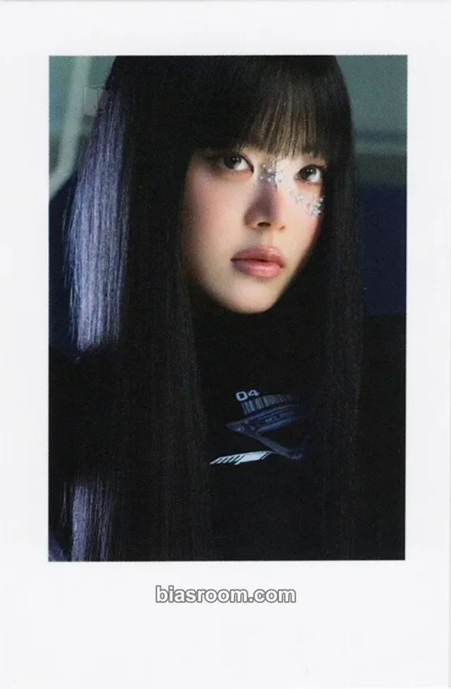 LE SSERAFIM - Hong Eunchae - Made My Night Album pob (pre-order benefit) blue dream media (bdm) compact version polaroid