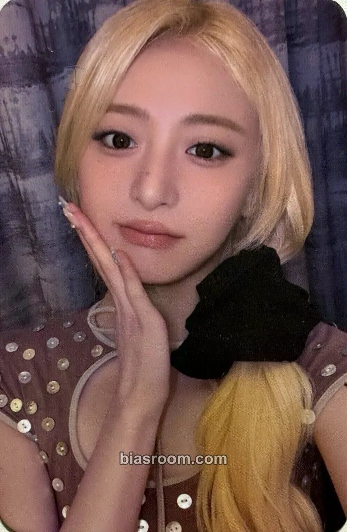 Huh Yunjin Made My Night Photocard - LE SSERAFIM - LE SSERAFIM K-pop photocard