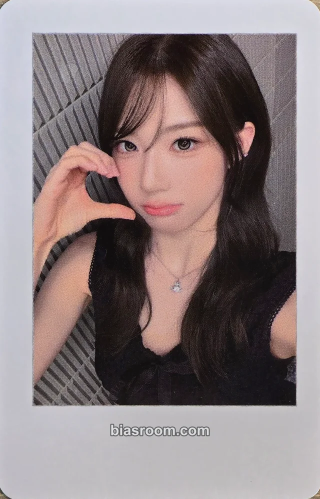 tripleS - Xinyu - LOVE&POP pt.1 Album jjmuze (jj muze) video call/fancall round 1 polaroid