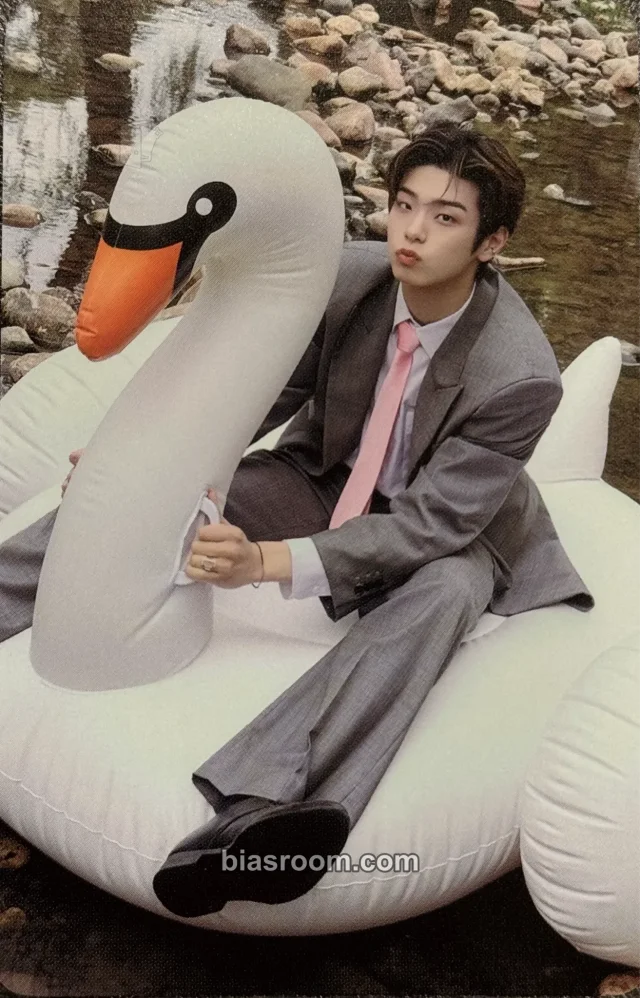 82Major - Dogyun - 82 Office: Vacation Fan Concert Event merch inclusion merch photocard