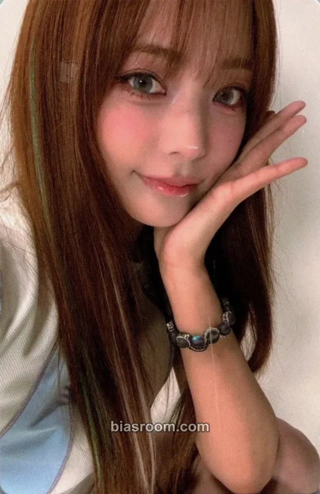 QWER - Siyeon - Rocknation : Rocket Launch!! Event merch photocard photocard set tour exclusive