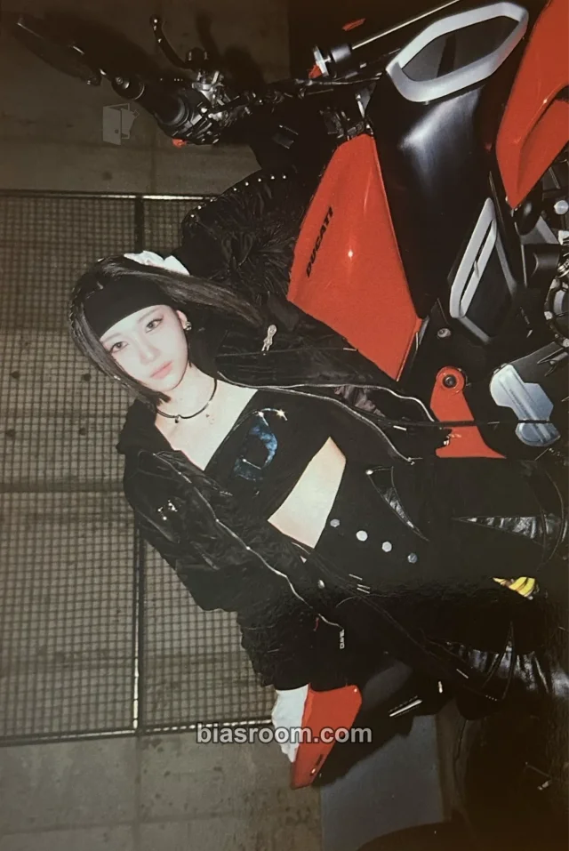 tripleS - Kaede - Performante Album album inclusion photo print B version