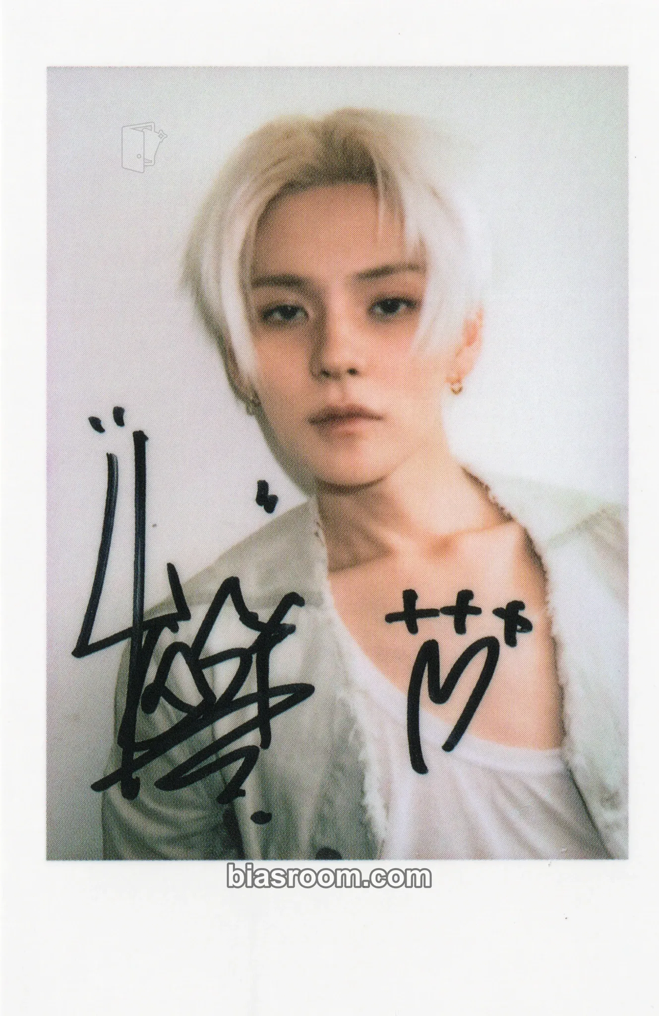 Yoshi Madame Figaro Mode China Photocard - TREASURE - TREASURE K-pop photocard