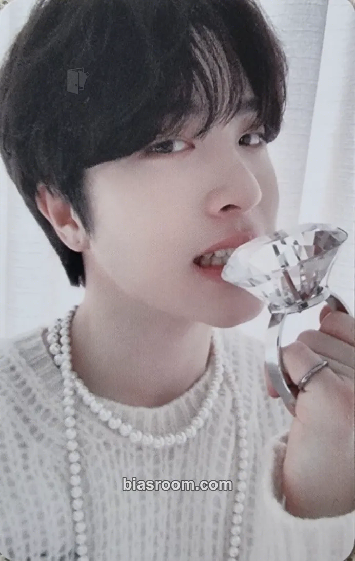 So Junghwan Treasure in the Night Garden Photocard - TREASURE - TREASURE K-pop photocard