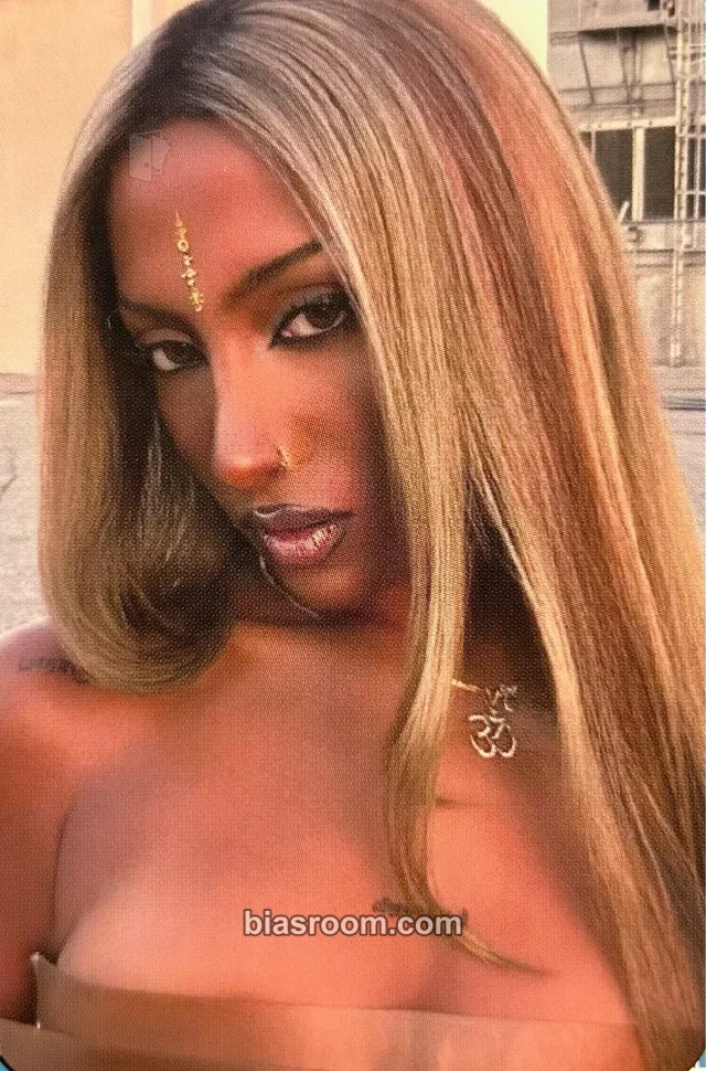 KATSEYE - Lara - WILD Album olive young pob (pre-order benefit)