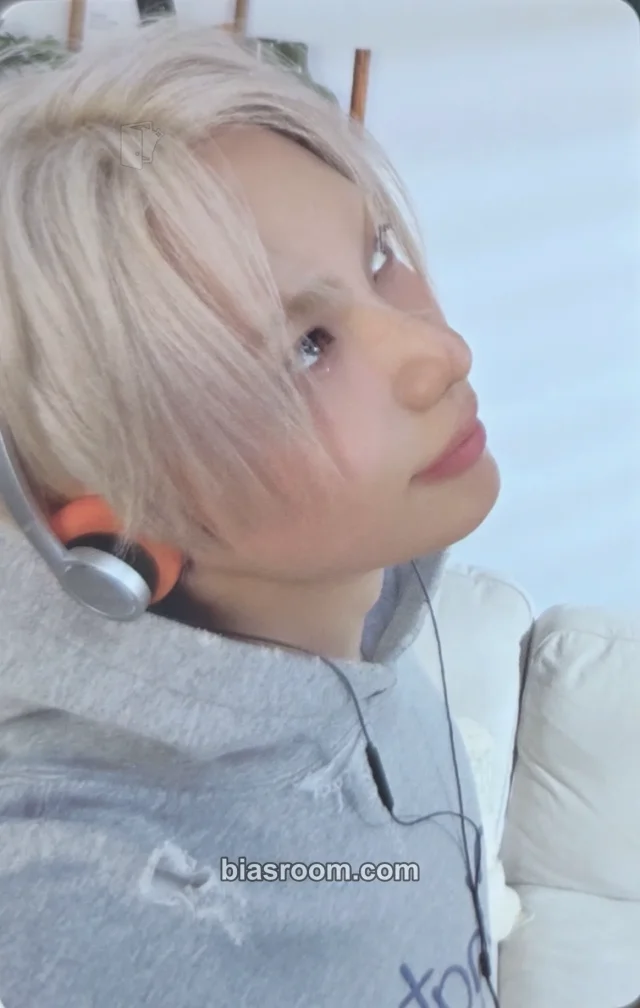 Taemin - Taemin - 2026-27 TAEMIN World Tour: LiMiNaL Event merch photocard necklace