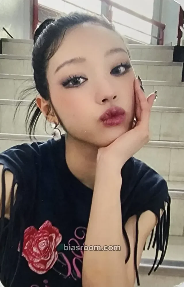 YooA OH MY GIRL SELFISH (YooA) K-pop photocard